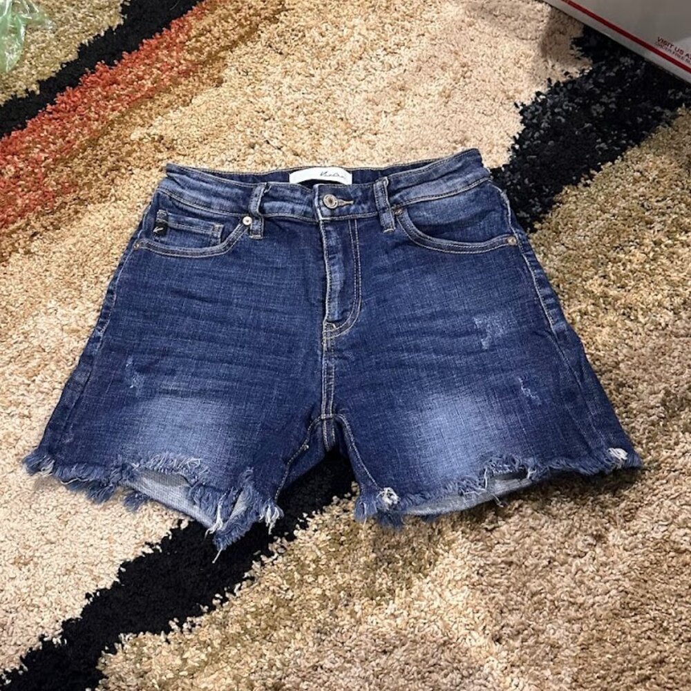 NWOT KanCan Blue Jean Shorts MEDIUM Flayed hem line Distressed